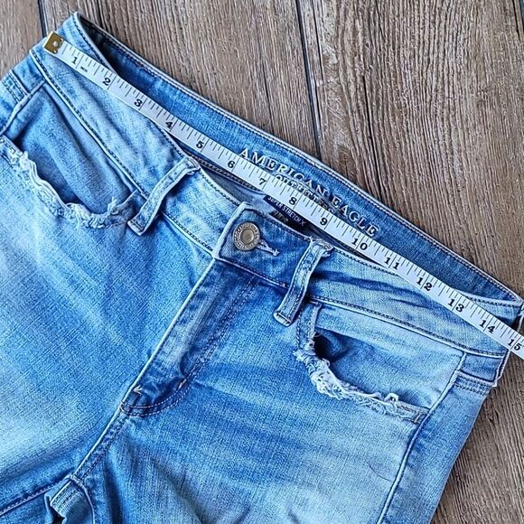 AMERICAN EAGLE Jegging Jeans Light Wash Distessed Holes Women's Size 6 - Picture 10 of 12